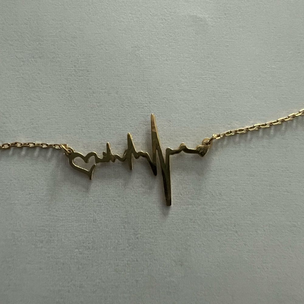 Dainty Heartbeat Necklace